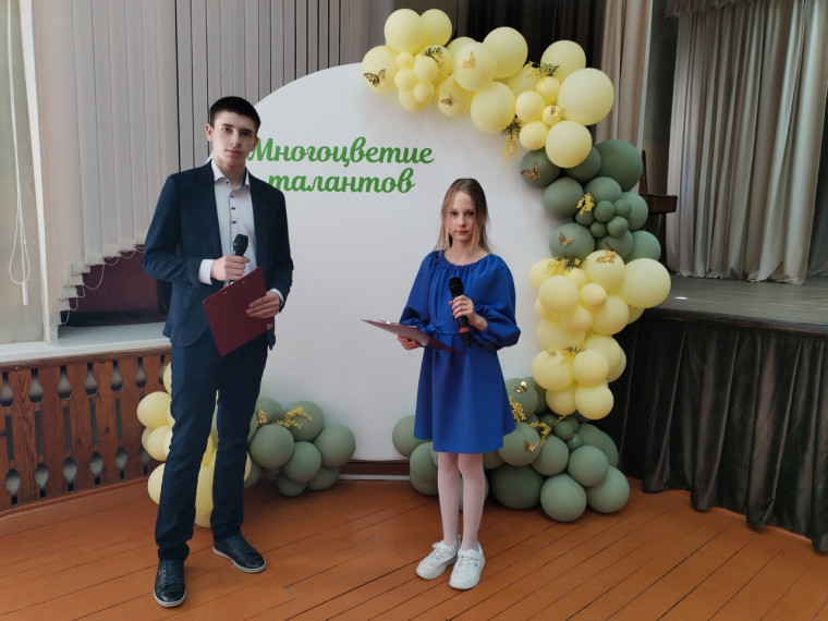 Смотр художественной самодеятельности "Многоцветие талантов".